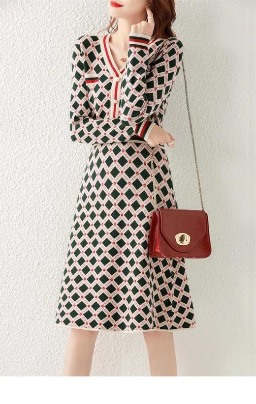 女V领菱格拼接连衣裙 商品图1