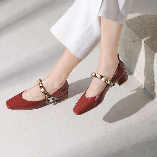 IUIU低跟浅口单鞋 商品图1