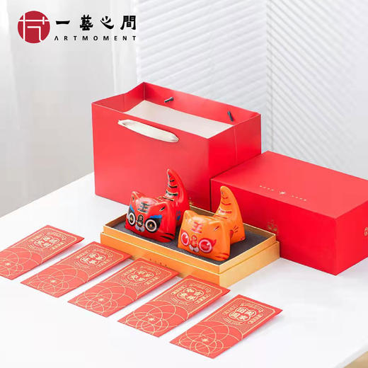 【吉祥如意 如虎添亿】虎年年礼陶瓷储钱罐x手机支架两用 | 提福送礼 （精装礼盒2只对款装含送精美原创红包利是封） 商品图4