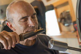 烘焙生咖啡豆时，为什么会有香味出来？