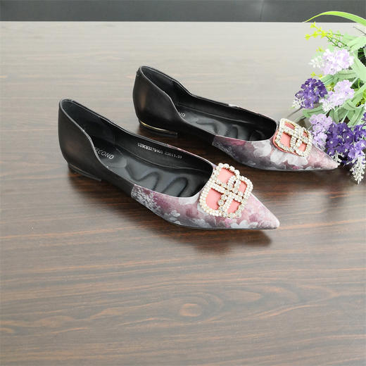 IUIU 织物面尖头平底浅口单鞋 商品图1