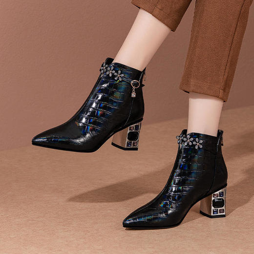 OLD W9533ddd粗跟水钻时尚短筒尖头靴 商品图1