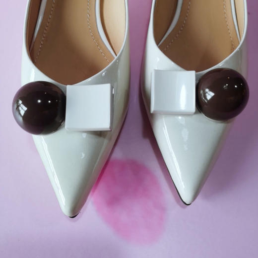 IUIU 漆皮尖头猫跟单鞋 商品图3