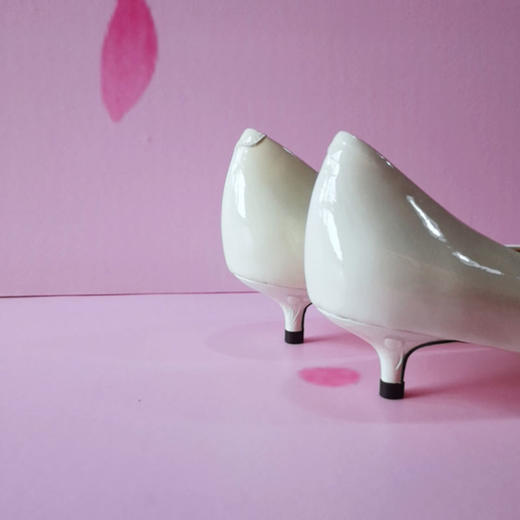 IUIU 漆皮尖头猫跟单鞋 商品图1