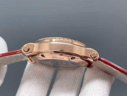 原单品质，新品，自1993年HappySport推出以来，就与女性朋友结下不解之缘。萧邦品牌设计总监曾这样说过：「HappySport是珠宝工艺与制表工艺相结合的成果 商品图8