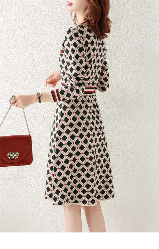 女V领菱格拼接连衣裙 商品图5