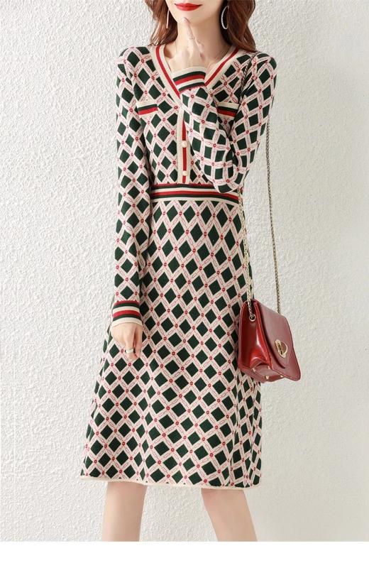 女V领菱格拼接连衣裙 商品图6