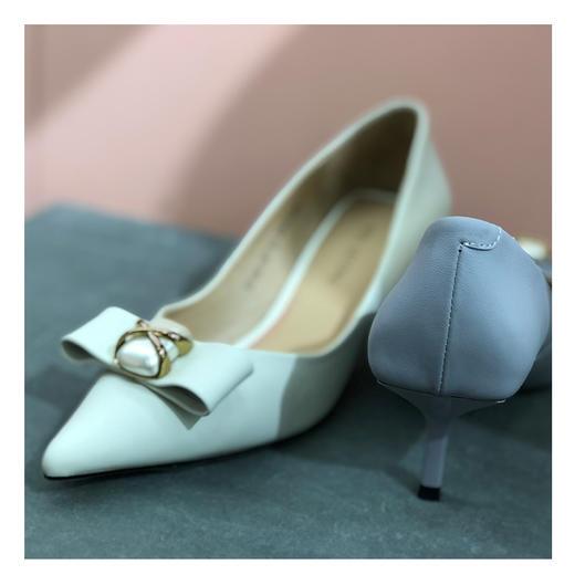 IUIU SECOND 春夏浅口蝴蝶结小跟单鞋 商品图1