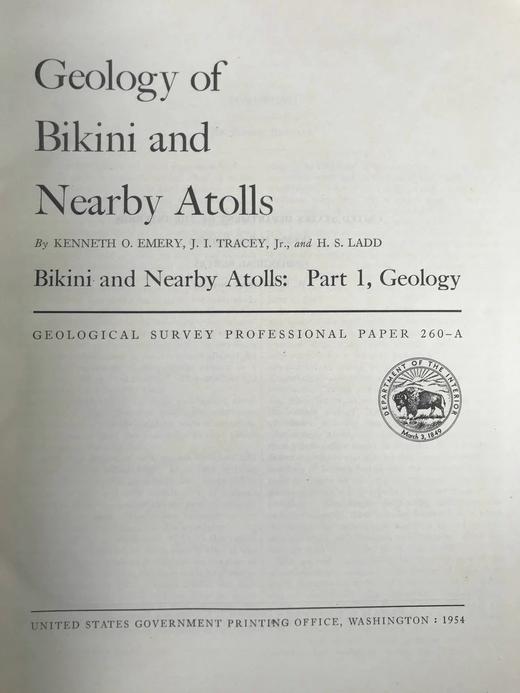 比基尼岛与附近环礁地质学 157幅插图（含多张展开图纸） 平装大16开带书匣 商品图3