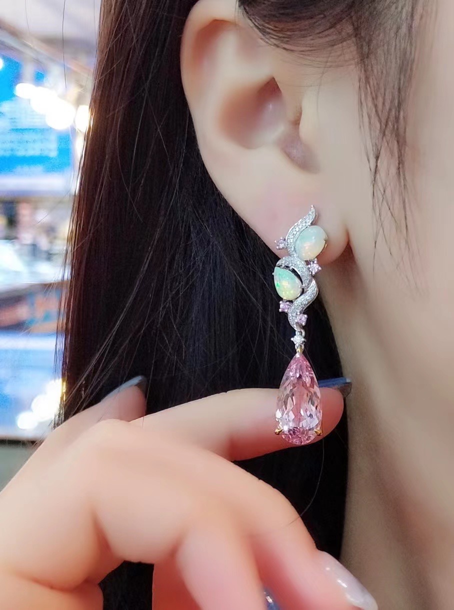 【新款摩根石耳环】 特惠价:228009215 用粉色唤醒你的浪漫气息