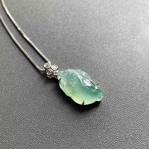 冰种淡晴水厚庄翡翠金蟾18k白金钻石镶嵌 商品图3