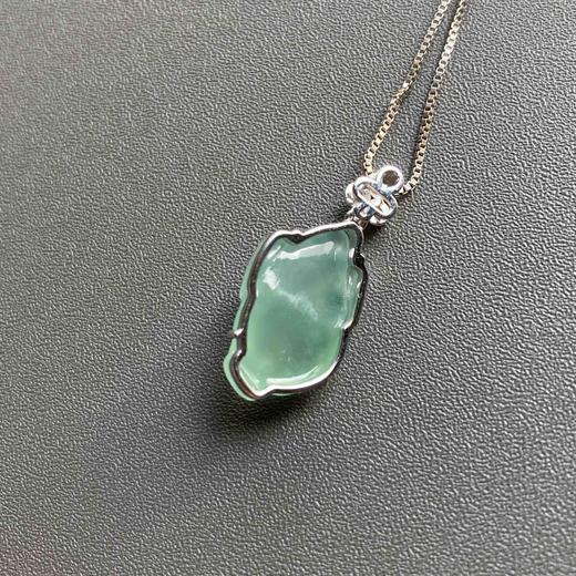 冰种淡晴水厚庄翡翠金蟾18k白金钻石镶嵌 商品图5