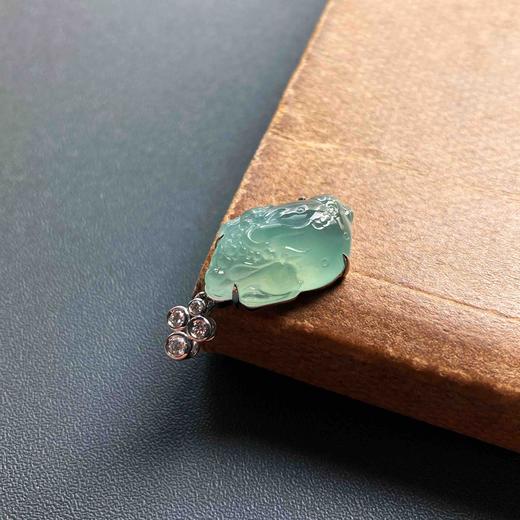 冰种淡晴水厚庄翡翠金蟾18k白金钻石镶嵌 商品图0
