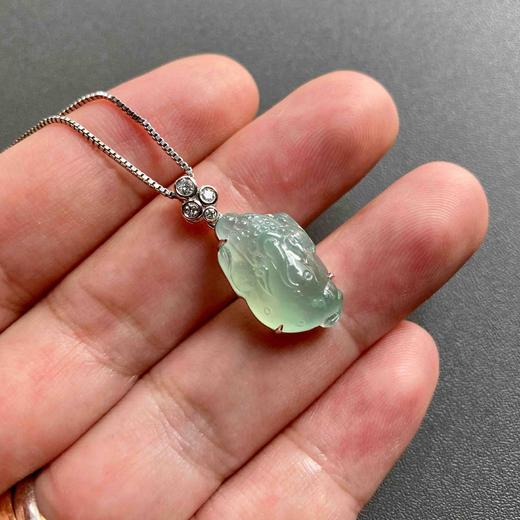 冰种淡晴水厚庄翡翠金蟾18k白金钻石镶嵌 商品图6