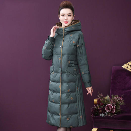 WXY-冬季羽绒服中长款外套女连帽白鹅绒高贵刺绣妈妈装 商品图1