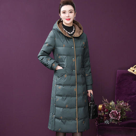 WXY-冬季羽绒服中长款外套女连帽白鹅绒高贵刺绣妈妈装 商品图0
