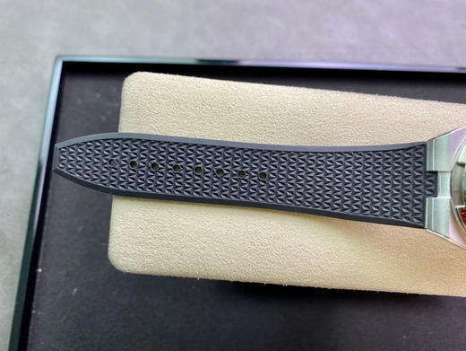 Vacheron Constantin 江诗丹顿 Overseas 纵横四海腕表 耗时10个月打造出来的精品 精钢表壳，直径 41mm，蓝宝石水晶表镜表背，9015改 5100 自动上链机械 商品图9