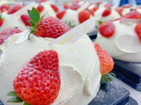 草莓炸弹蛋糕