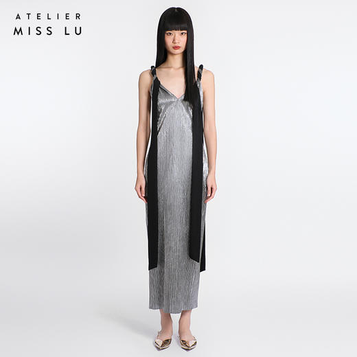 【浮华梦】肩部交织飘带金属感大V领长款连衣裙/0000786A 商品图0