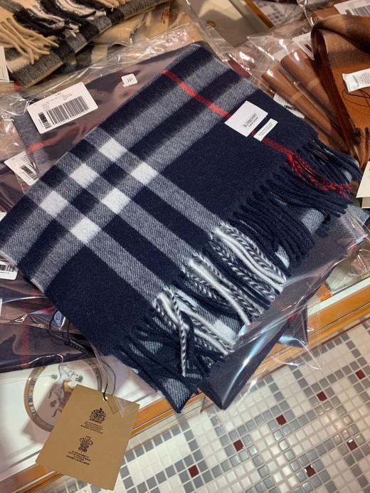 burberry专柜级经典羊绒格子围巾-海军蓝 商品图5