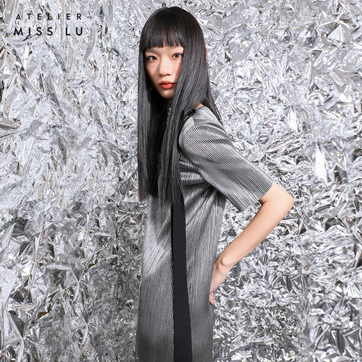 【一千零一夜】蝴蝶结飘带设计金属感开衩H形长款连衣裙/0000780A 商品图3