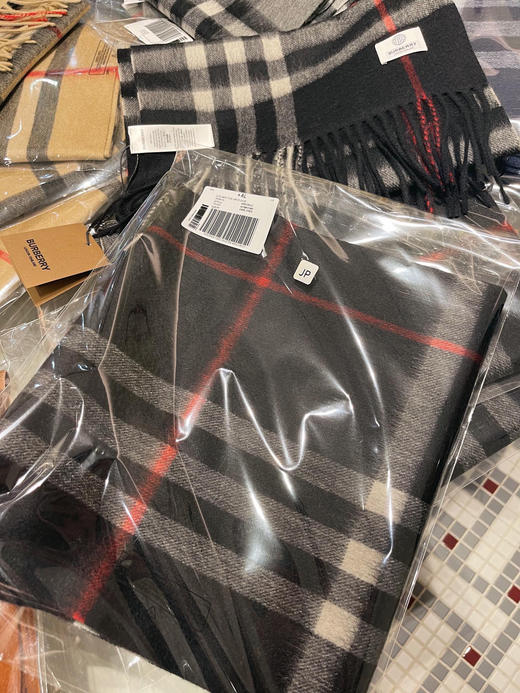 burberry专柜级经典羊绒格子围巾-黑色 商品图6