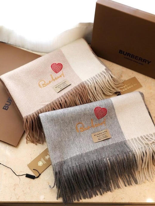 BURBERRY【手抄体桃心】奶茶驼 商品图8