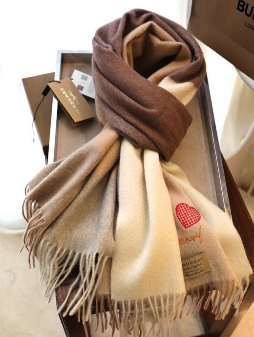 BURBERRY【手抄体桃心】奶茶驼 商品图2