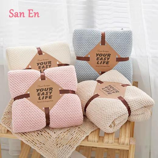 【精选原料 更在意您的舒适体验】珊瑚绒菠萝格浴巾套装吸水不易掉毛礼品子母套巾可当盖毯毛巾被 商品图3