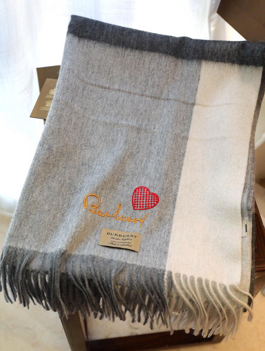 BURBERRY【手抄体桃心】.灰色 商品图3