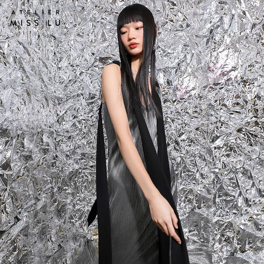 【浮华梦】肩部交织飘带金属感大V领长款连衣裙/0000786A 商品图2