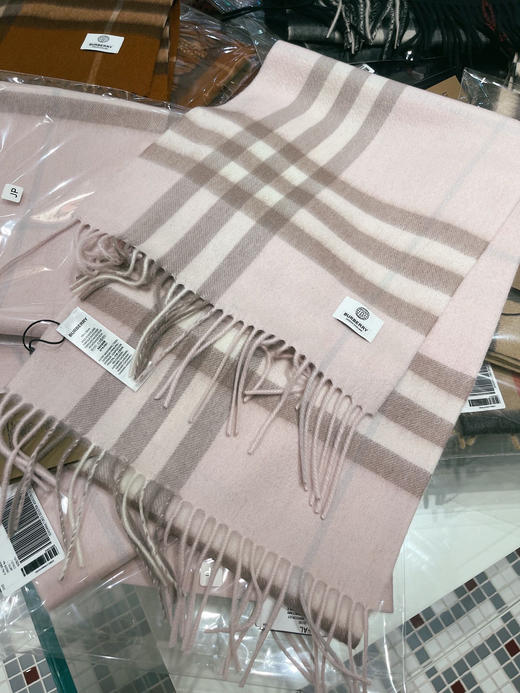 burberry专柜级经典羊绒格子围巾-浅粉色 商品图3