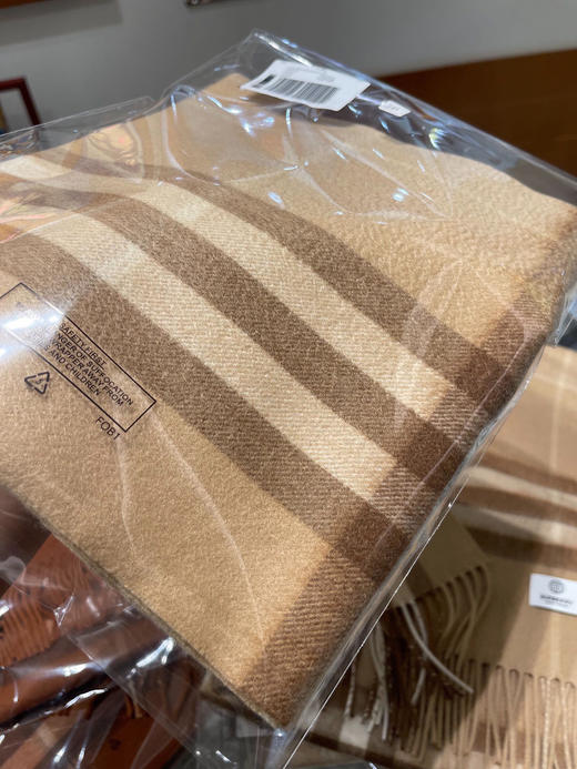 burberry专柜级经典羊绒格子围巾-奶茶色 商品图5