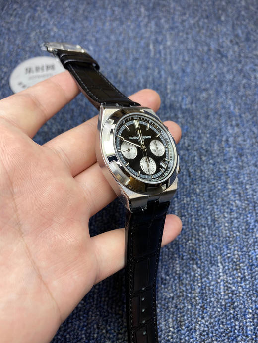 8F江诗丹顿纵横四海系列5500V 新升级
1.随心而变的表链 商品图2