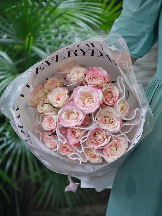 霓裳玫瑰【一曲霓裳尽，天涯同归永不离】简小姐精选 新品 玫瑰霓裳9+1枝(防花损）2件包邮 下单后3天内发货 商品图0