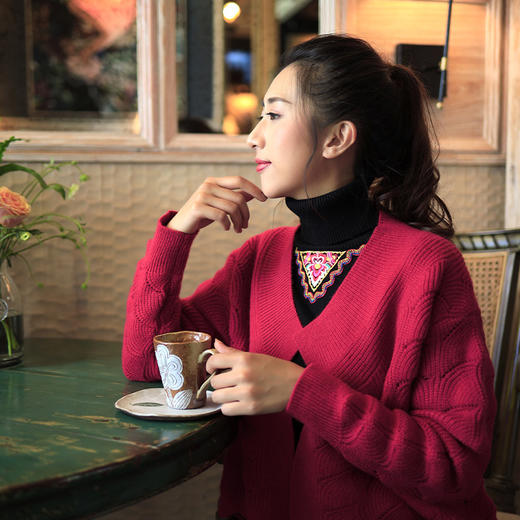 秋冬必备 |掌上明珠复古毛衣 |  枣红色温婉  黑色百搭 | 现货加急发 商品图2