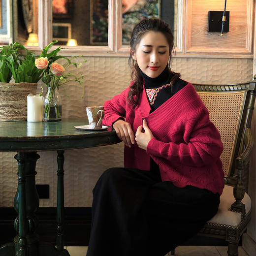 秋冬必备 |掌上明珠复古毛衣 |  枣红色温婉  黑色百搭 | 现货加急发 商品图3