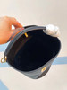 迷你水桶包。   尺寸：18X16X16cm 黑色 驼色 格纹。自己备注 商品缩略图4