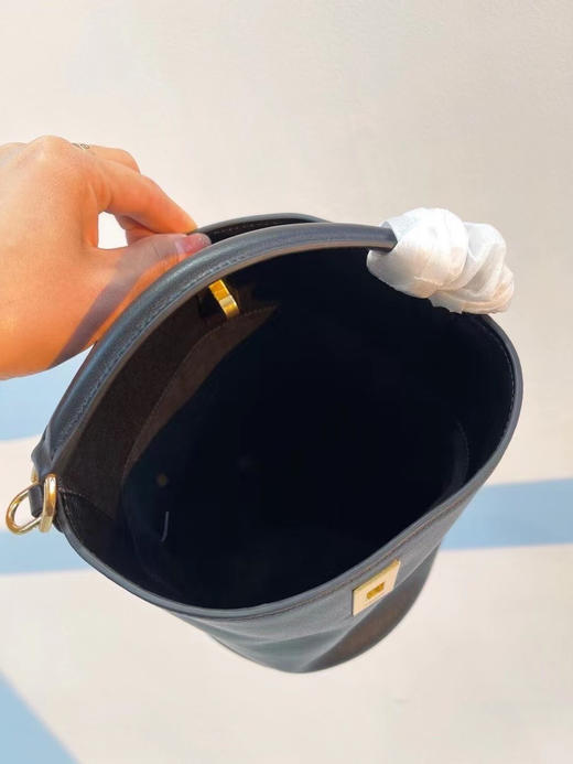 迷你水桶包。   尺寸：18X16X16cm 黑色 驼色 格纹。自己备注 商品图4