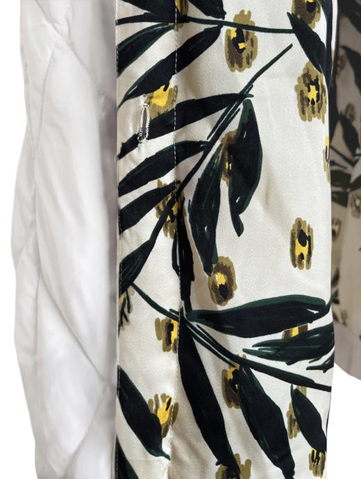 TYNVIE 木耳边饰肩鹅绒长背心-米白色 商品图6