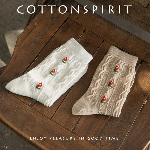 【2双装 优质棉花 不易起球】棉花精神韩国袜子麻花纹针织中筒棉袜秋冬季复古小碎花泫雅风女袜 商品图2