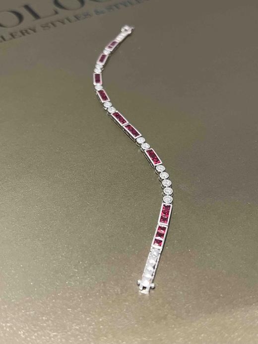 「摩尔斯电码」Carpe Diem红宝石钻石手链

红宝石4.22克拉
钻石1.36克拉
18k白金9.32克 商品图0