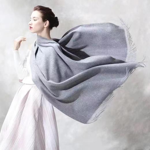 280071仿羊绒带流苏净色长围巾，软糯亲肤温暖细腻，购正价商品成交金额满1000元免费赠送一条,颜色随机！ 商品图1