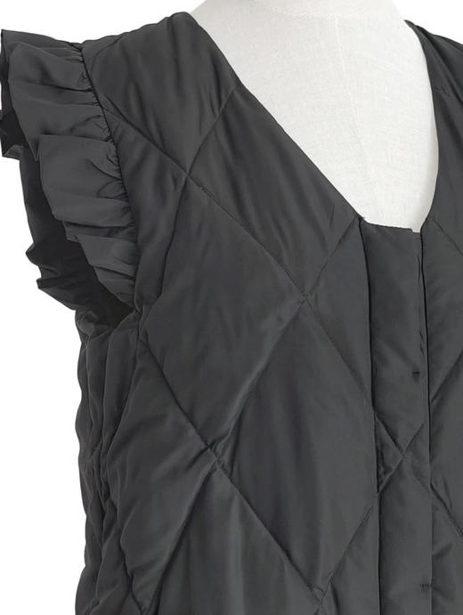 TYNVIE 木耳边饰肩鹅绒长背心- 炭灰色 商品图6