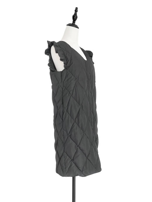 TYNVIE 木耳边饰肩鹅绒长背心- 炭灰色 商品图4