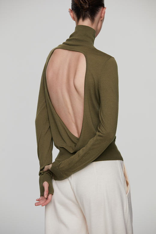 Her Senses｜时装 04-C019-SW ⽺⽑⾼领露背⽑⾐  [ 黑 / 橄榄绿 ] 商品图7