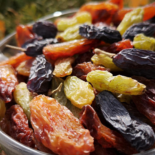 吐鲁番特级三色混合葡萄干 2斤（红香妃、绿香妃、黑加仑） 商品图4