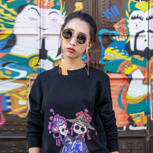 《阿鹏找金花》文创卫衣 / 黑色 白色 / 现货 商品图2