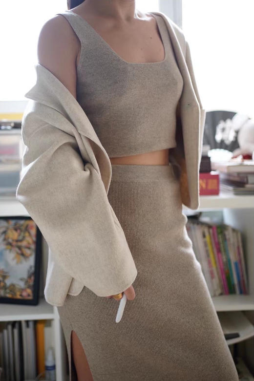 Puree｜#1978 Square-neck Tank  & #1974 side slit pencil skirt 纯羊绒方领背心+侧开杈半身裙 [黑 / 未染色棕驼] 商品图3