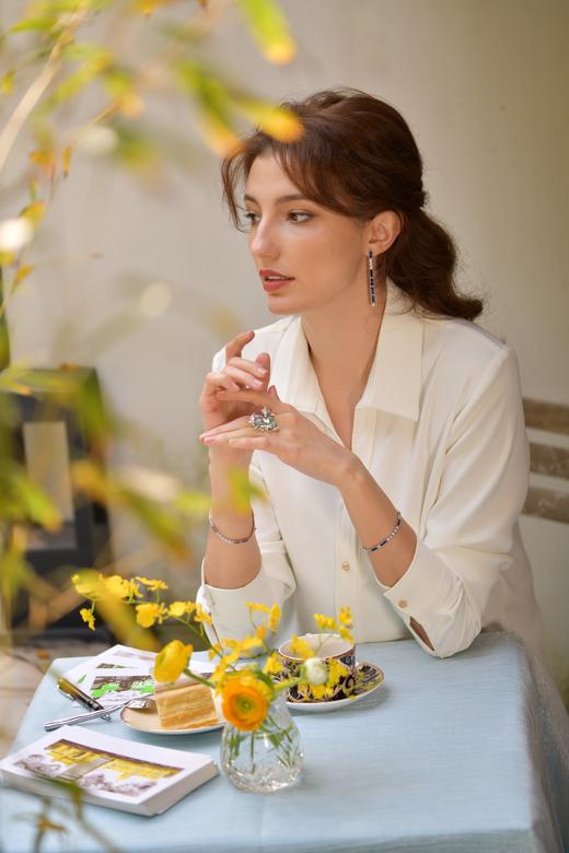 「摩尔斯电码」C’est La Vie 蓝宝石钻石手链

蓝宝石3.33克拉
钻石1.63克拉
18k白金8.72克 商品图2